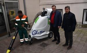 FOTO: Općina Centar uručila električni usisivač poduzeću KJKP Rad